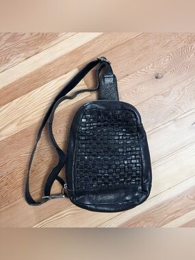 Vilenca Holland Woven Leather Sling Crossbody Purse Bag Black